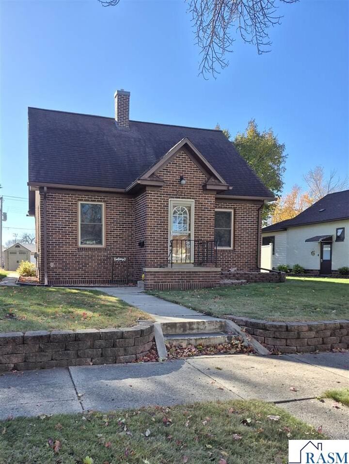 Property Photo: 721 SW Maple Street MN 56085