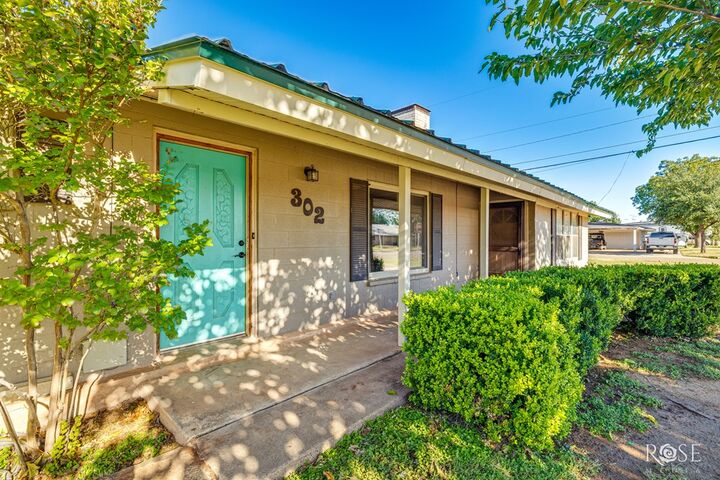 Property Photo:  302 Key St  TX 76933 
