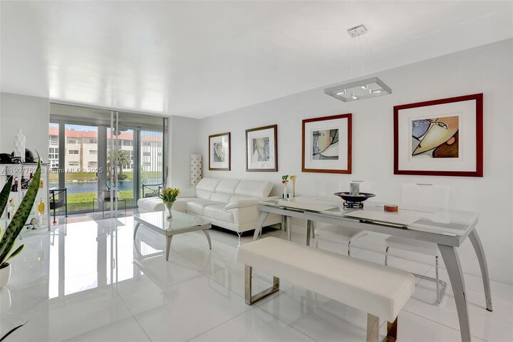 Property Photo: 2931 E Sunrise Lakes Dr 109 FL 33322