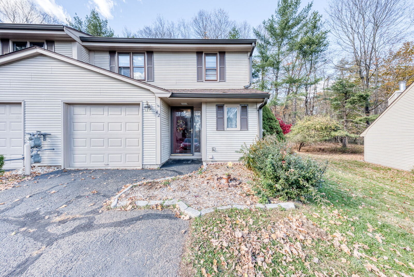 Property Photo: 42 Schoolhouse Crossing CT 06109