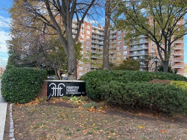 Property Photo:  91 Strawberry Hill Avenue 925  CT 06902 