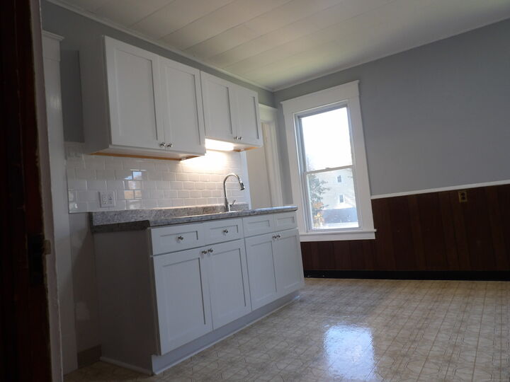 Property Photo: 172 Woodland Street 2 CT 06010