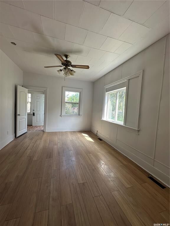 Property Photo:  127 S Avenue S  SK S7M 2Z7 