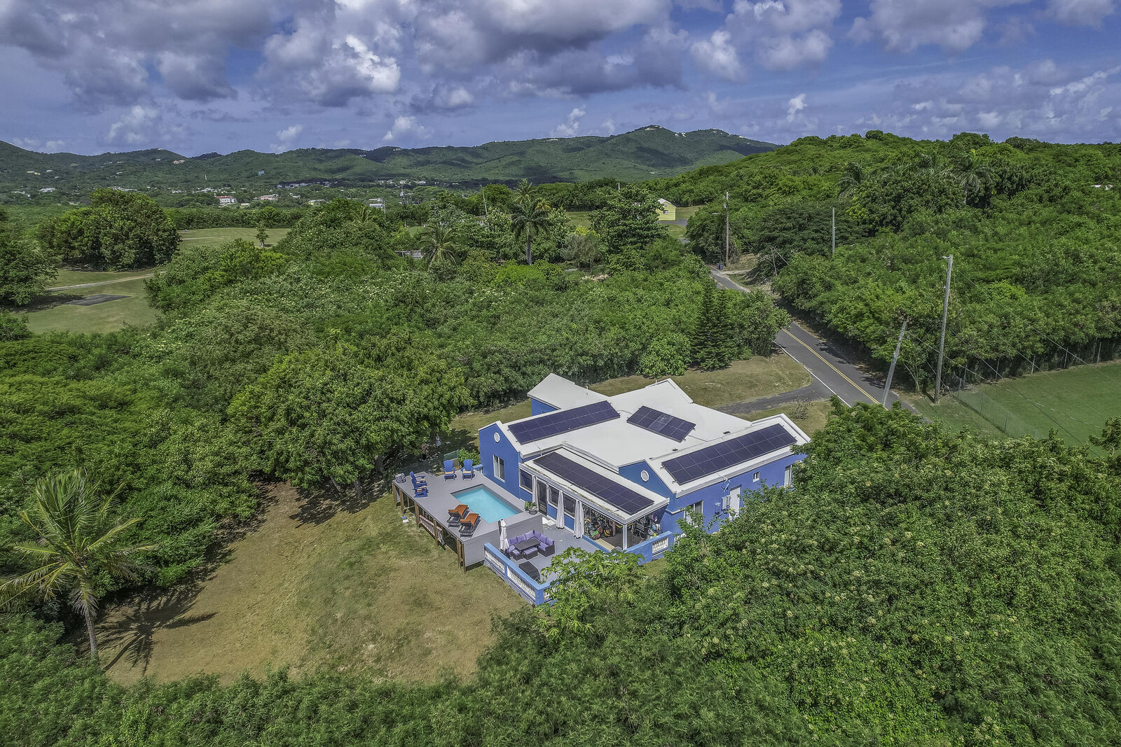 Property Photo:  140 La Reine Ki  VI 00820 