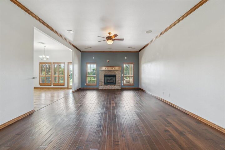 Property Photo:  917 Country Club Drive  OK 74023 