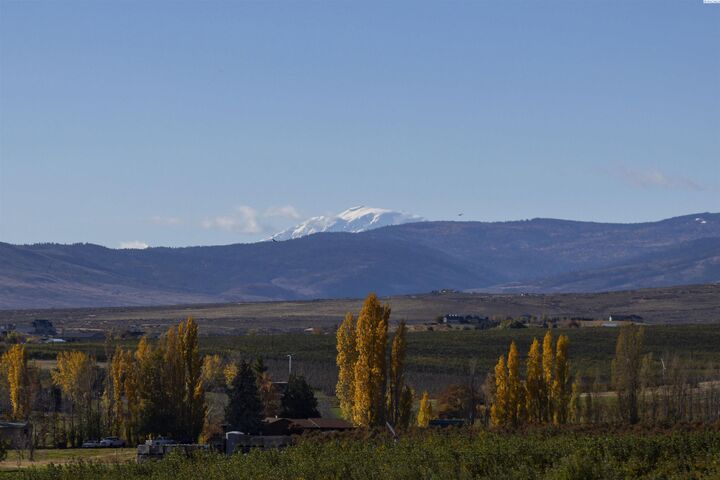 Property Photo: 440 Yule Rd WA 98908