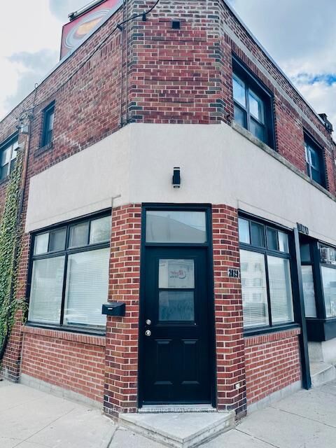 Property Photo:  2029 Eglinton Avenue W  ON M6E 2K4 