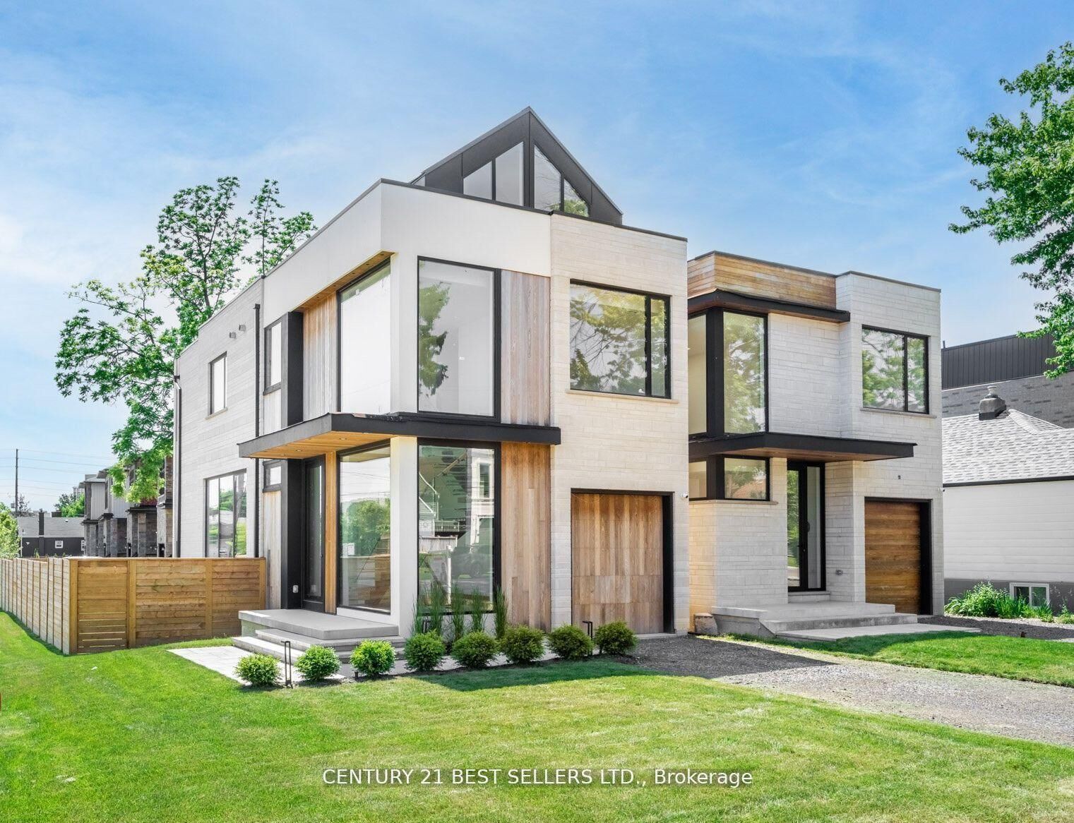 Photo de la propriété: 739 Ebony Avenue ON L5E 1V9