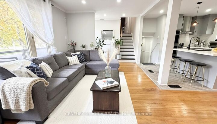 2 Watson Crescent  Brampton ON L6W 1E6 photo