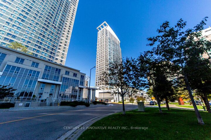 Property Photo: 38 Lee Centre Drive 2303 ON M1H 3J7