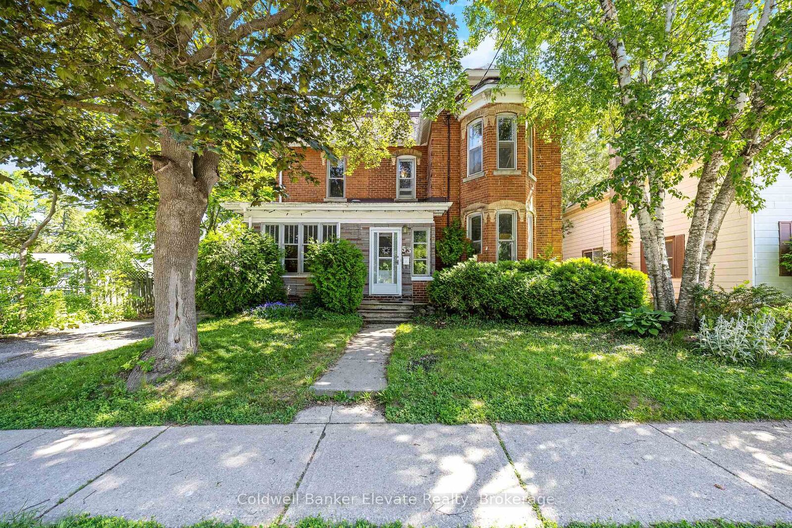 Property Photo:  53 Willow Street N  ON L7J 1Z8 