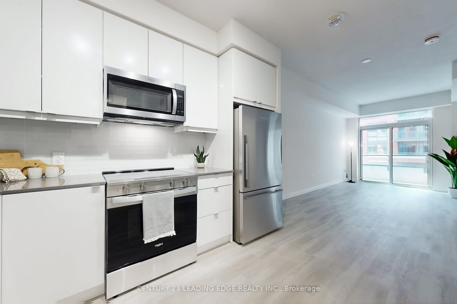 Property Photo: 3260 Sheppard Avenue E 506 ON M1T 0B5