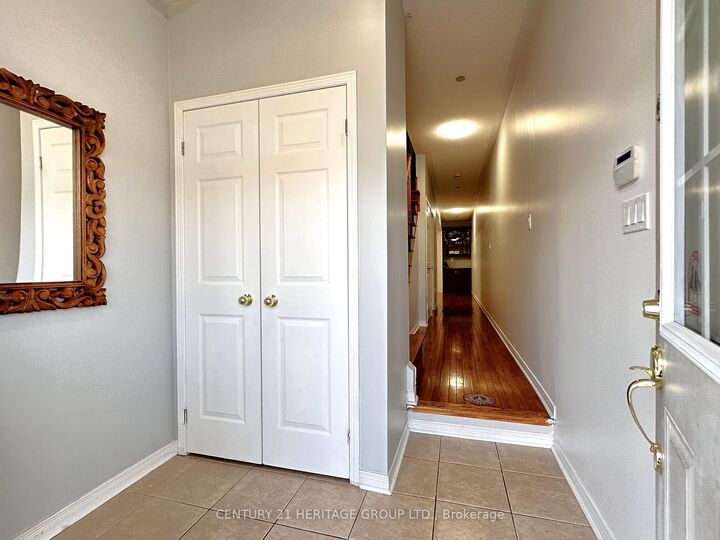 Photo de la propriété:  28 Voysey Way  ON L3S 0B4 