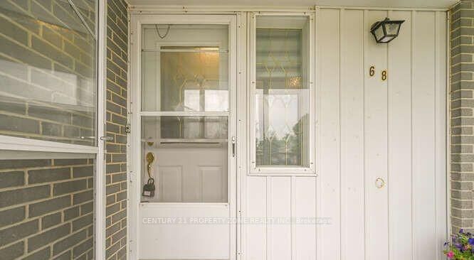 Property Photo:  68 Avondale Boulevard  ON L6T 1H4