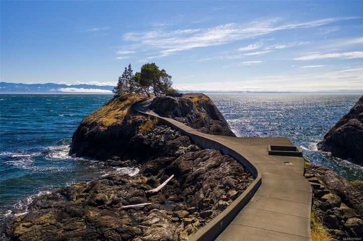 Photo de la propriété:  1188 Silver Spray Dr  BC V9Z 1L8