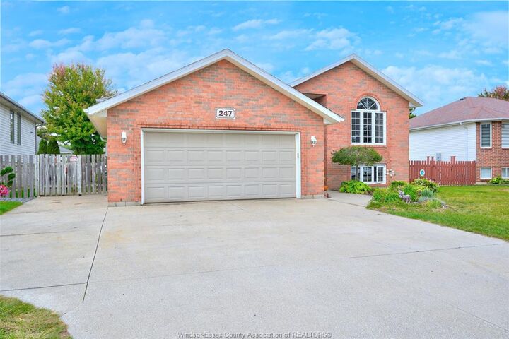 Photo de la propriété: 247 Willow-Wood ON N8L 1E3