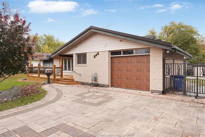 Property Photo: 809 Nelson Street ON N8A 4R1