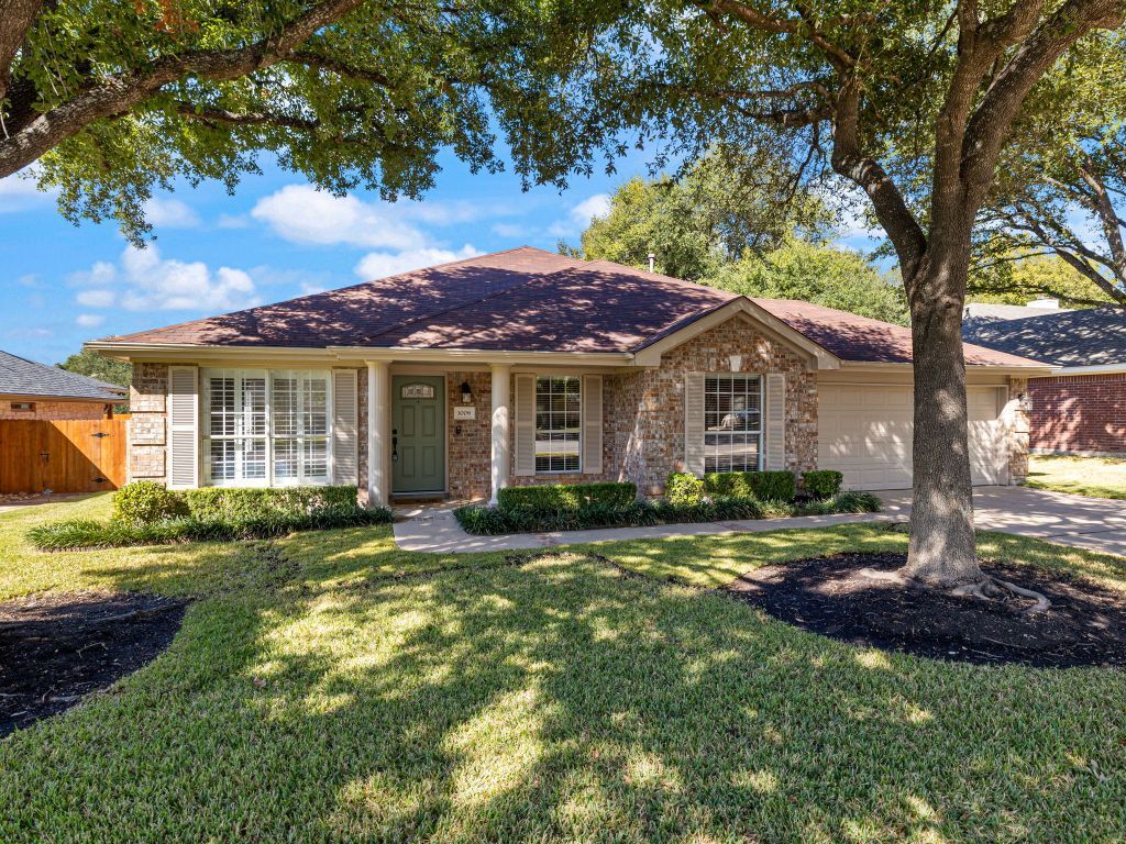 Property Photo: 1008 Rocky Creek Drive TX 78660