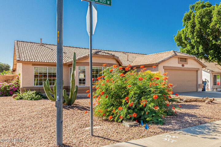 Property Photo:  823 W 14th Avenue  AZ 85120 