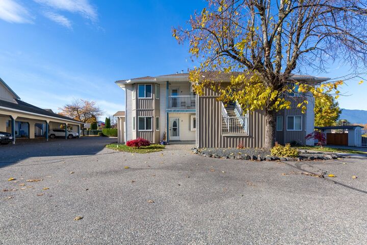 Photo de la propriété:  45435 Knight Road 3  BC V2R 3E8 