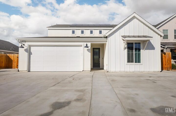 Property Photo: 6516 Diamond Springs Drive CA 93313