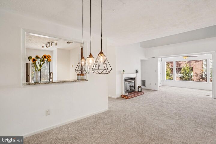 Property Photo:  2203 Hunters Run Drive  VA 20191 