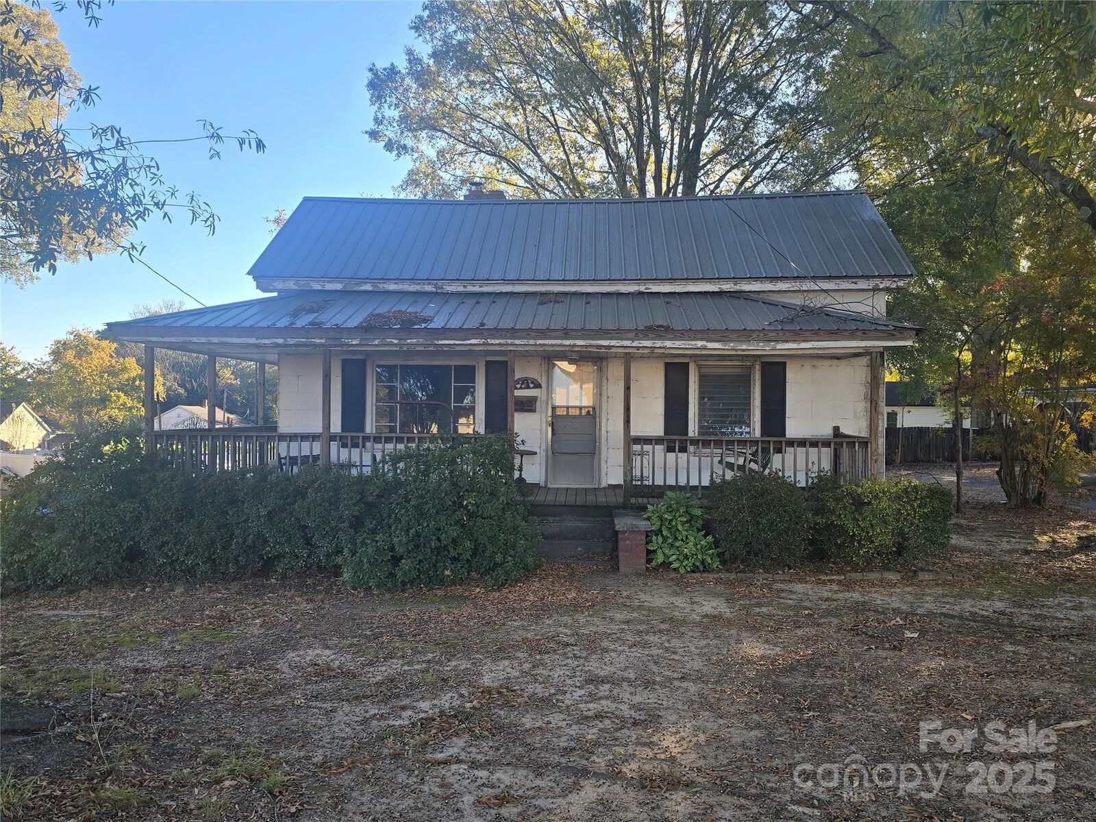 Property Photo: 704 Sloop Avenue NC 28083
