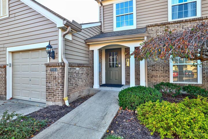 Property Photo: 5884 Stonebridge Circle OH 45150