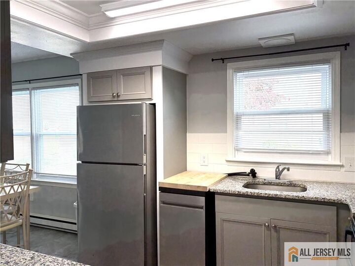 Property Photo:  303 Sharon Way 303B  NJ 08831 