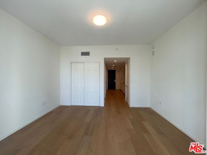 Property Photo:  877 Francisco St  CA 90017 