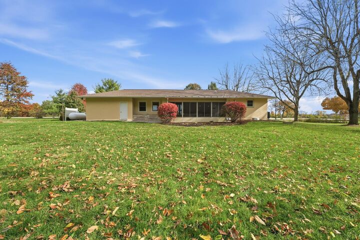 Property Photo:  854 S Section Line Road  OH 43015 