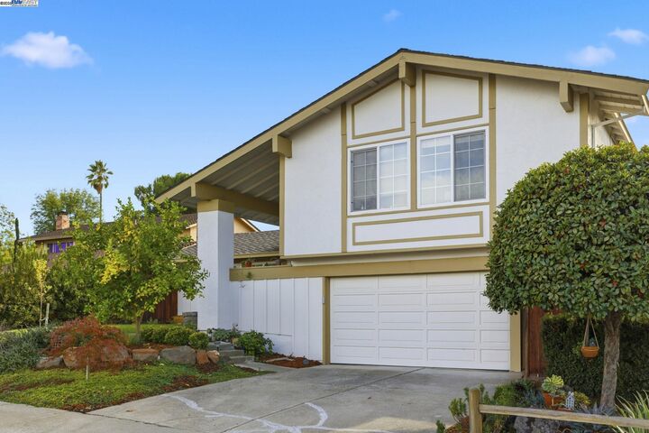 Property Photo: 631 Claret Ct CA 94566