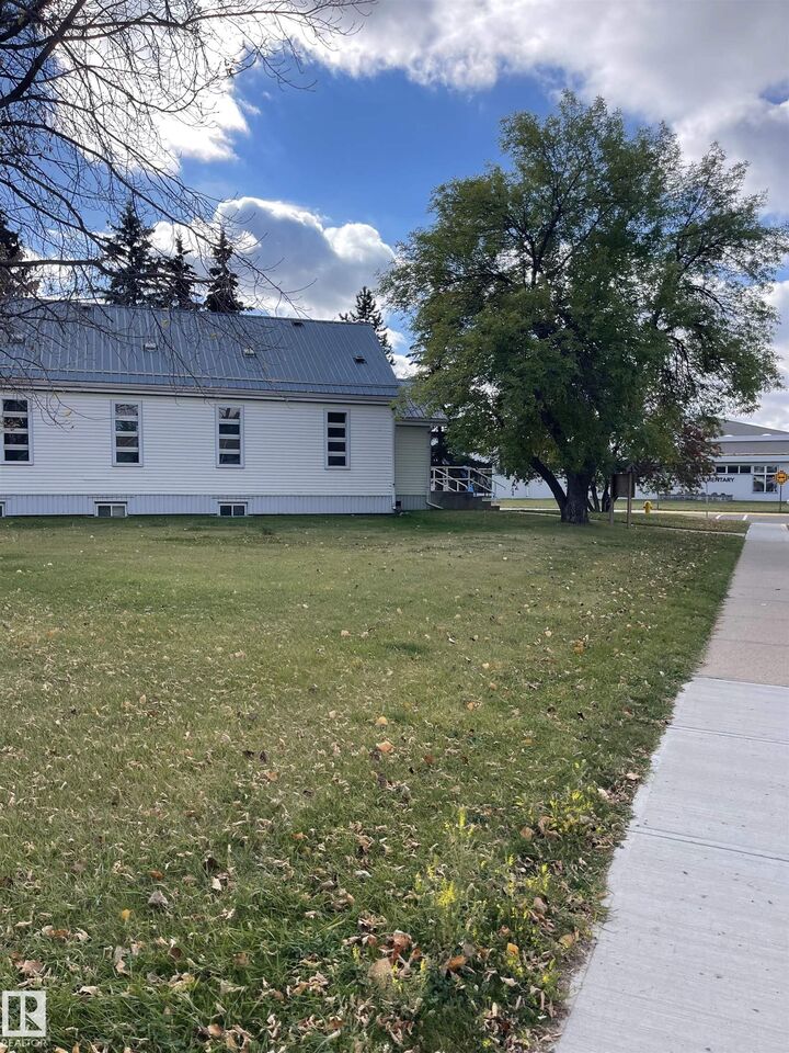 Photo de la propriété: 5042 48 Avenue AB T9C 1R5