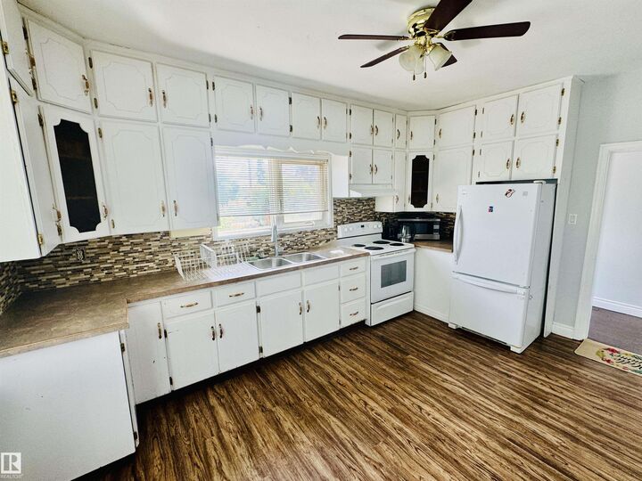 Property Photo: 5317 51 Avenue AB T0A 3A1