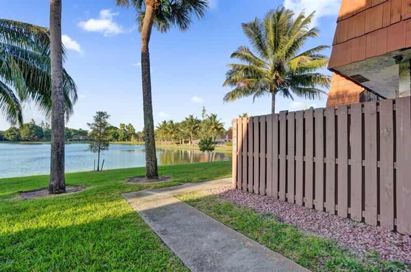Property Photo: 8339 S Coral Cir 8339 FL 33068