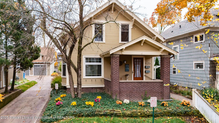 Property Photo:  805 Bancroft Court  MI 48915 