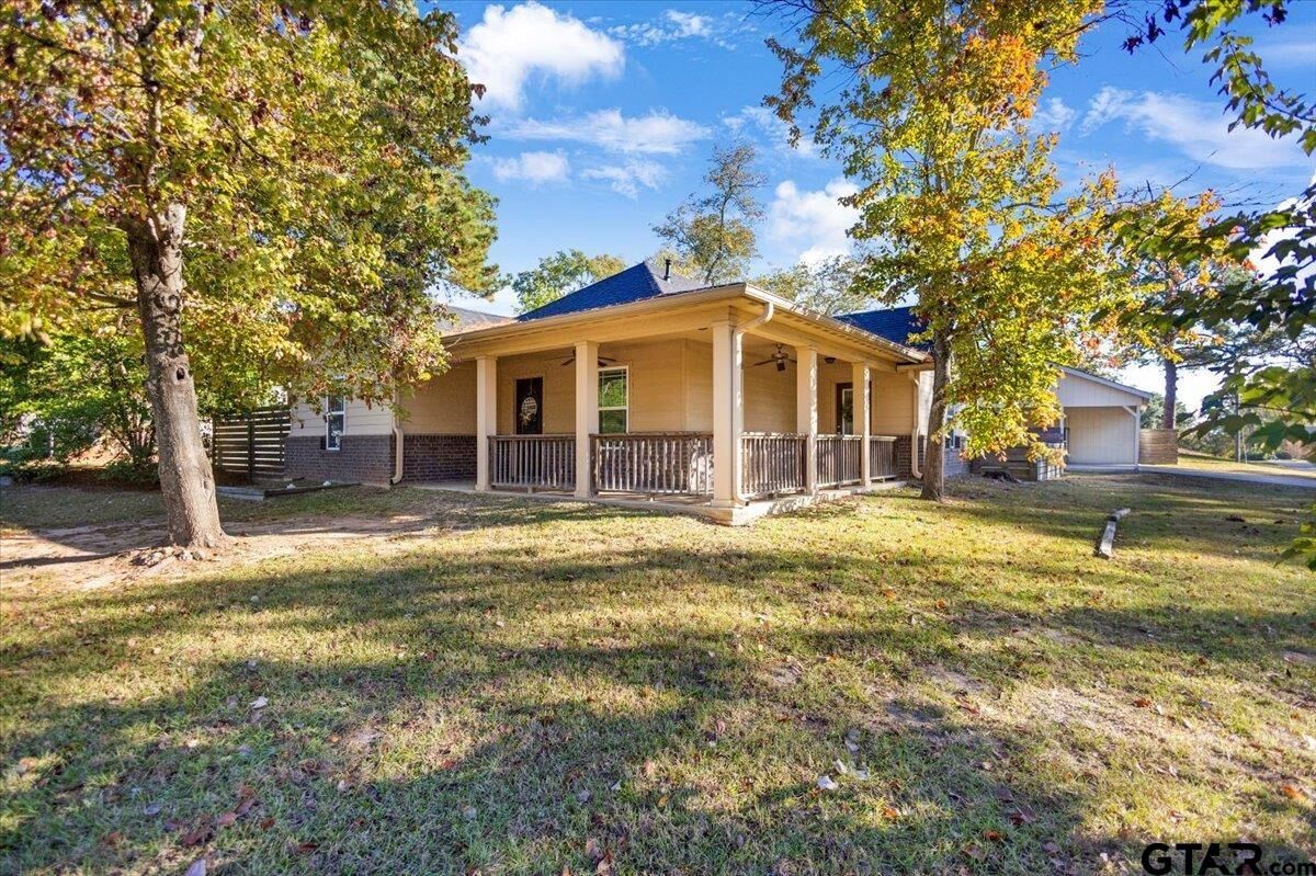 Property Photo: 300 N Evenside St TX 75654