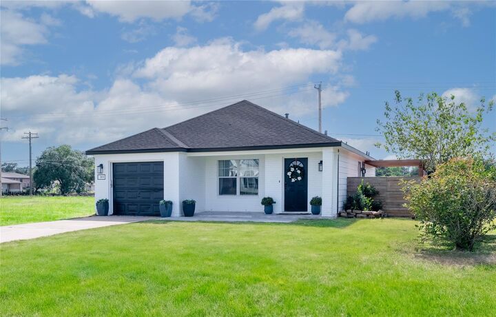 Property Photo:  2031 7th Street  TX 77445 