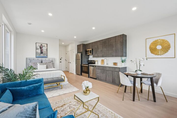 Property Photo:  1 Mallory Ave 202  NJ 07305 