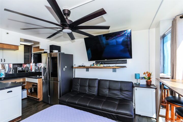 Property Photo:  134 Kapahulu Avenue 716  HI 96815 