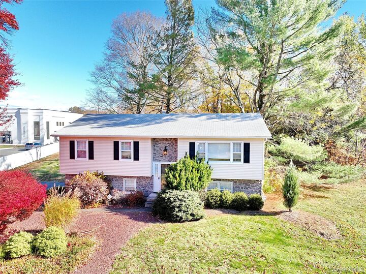 6 Roxbury Court  Chestnut Ridge NY 10977 photo