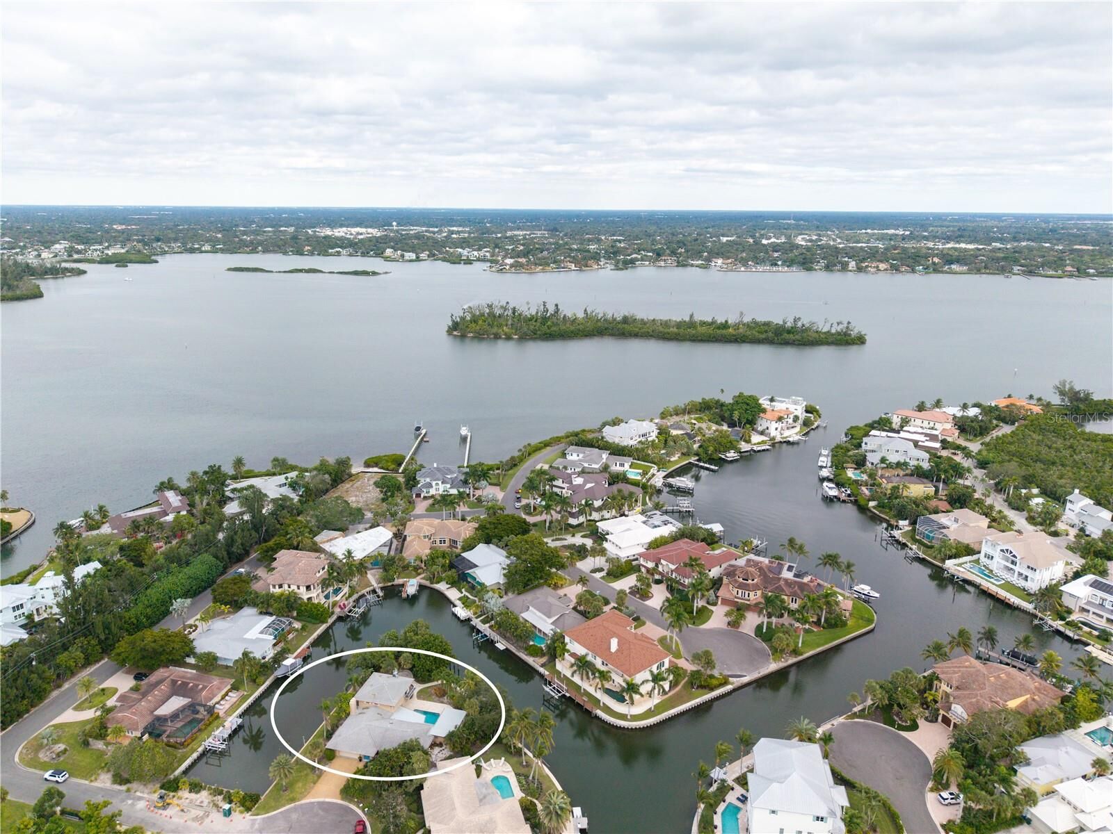 Property Photo: 940 Siesta Key Place FL 34242