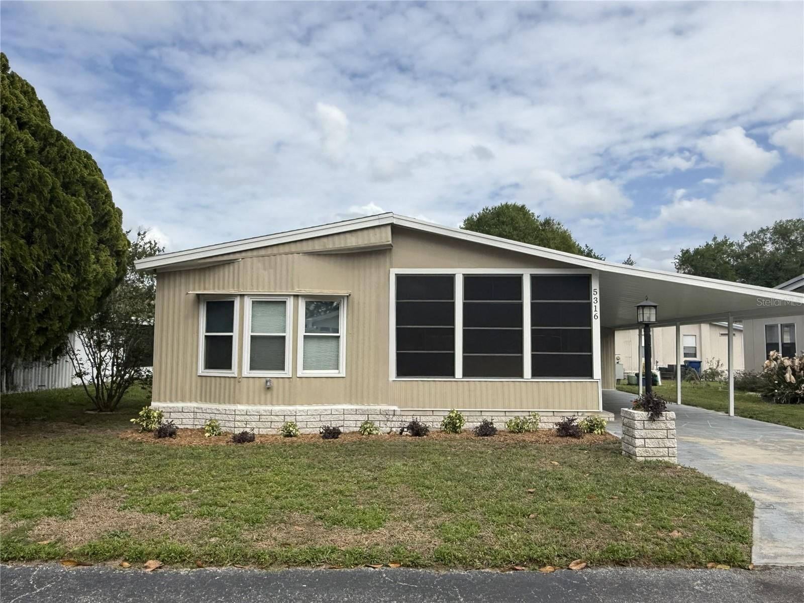 Property Photo:  5316 Ixora Street  FL 33541 