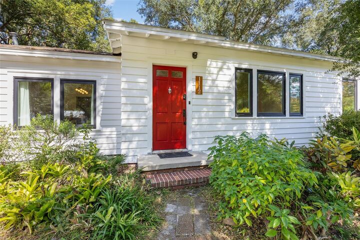 Property Photo: 1112 NW 10th Avenue FL 32601