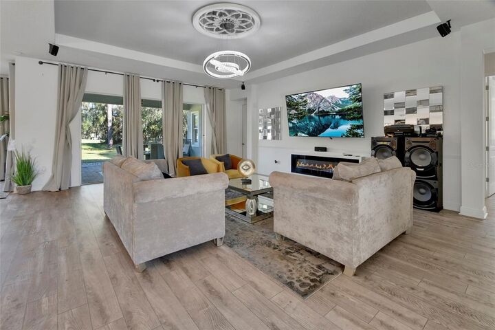 Property Photo: 122 Pennyroyal Lane FL 32724