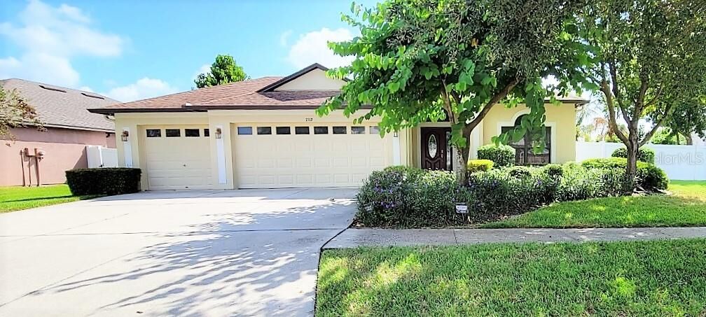 Property Photo: 7112 Spindle Tree Lane FL 33578