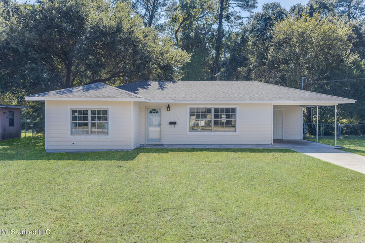 Property Photo:  215 Ridgeway Drive  MS 39507 