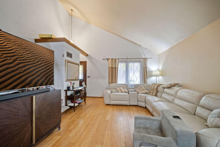 Property Photo: 129 S Grandview Blvd 131 WI 53188