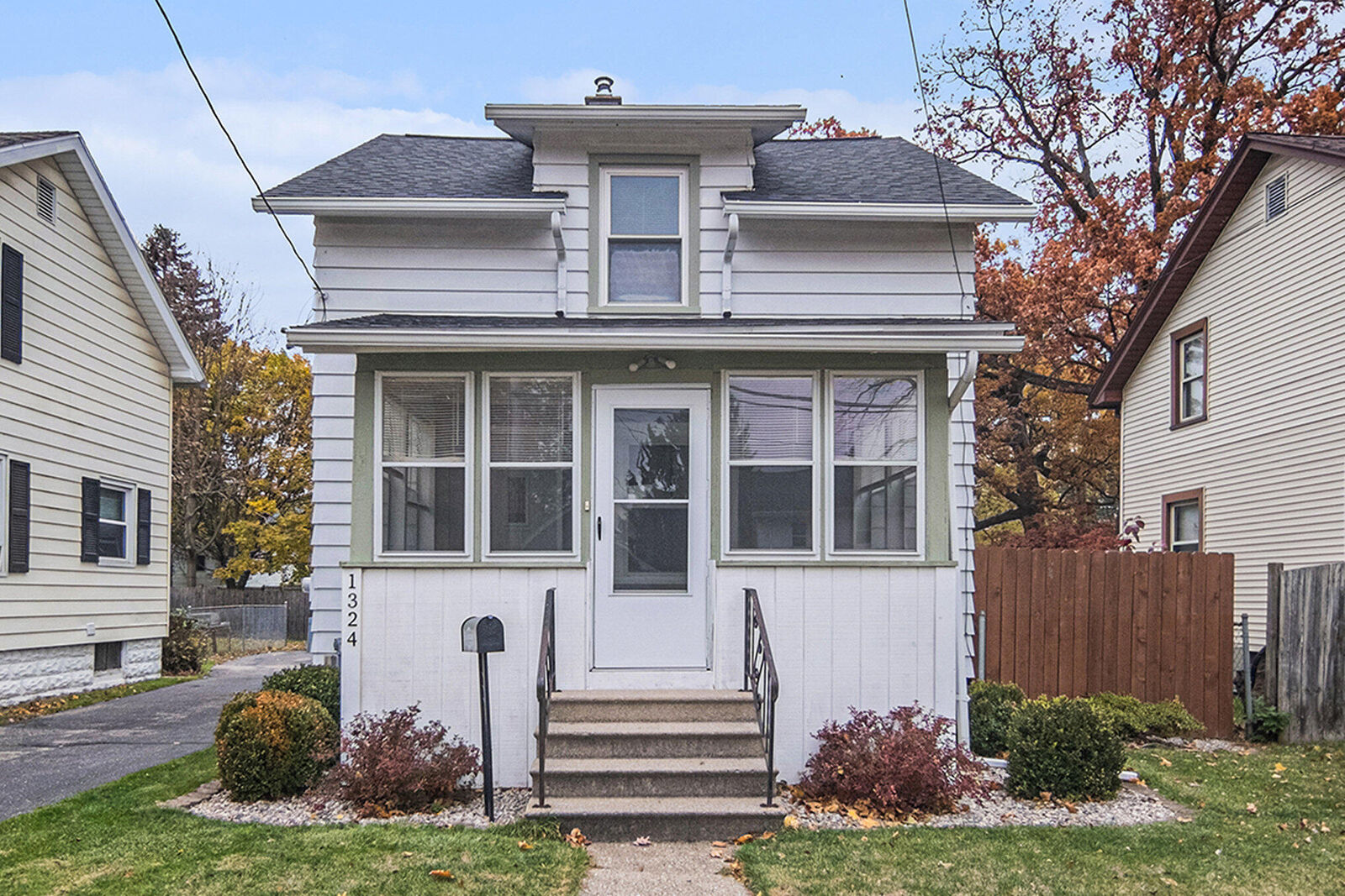 Property Photo: 1324 E North Street MI 49202