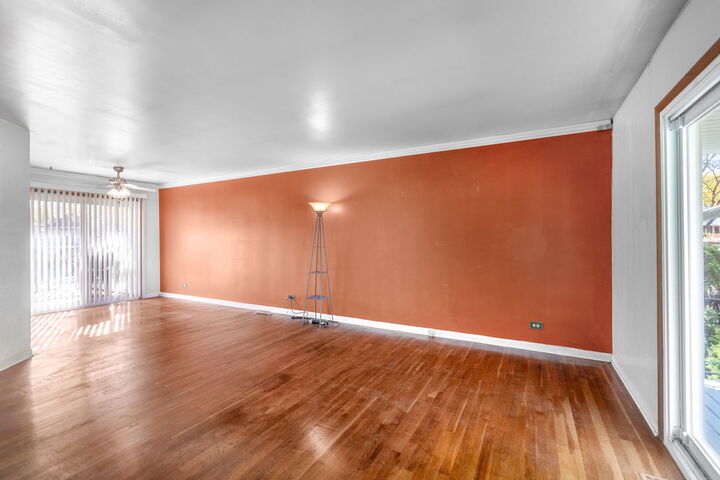 Property Photo:  669 White Pine Road  IL 60089 